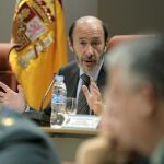 Los policías y guardias civiles plantan a Zapatero