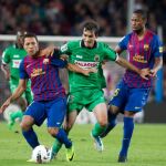 Iniesta y Messi marean al Racing (3-0)