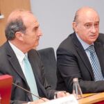Fernández se unió ayer a la reunión que Cristóbal Montoro tuvo con representantes de Foment del Treball para estudiar medidas anticrisis