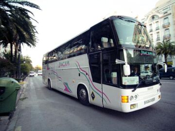 Los escolares fueron transbordados a otro autob&uacute;s (imagen de archivo)