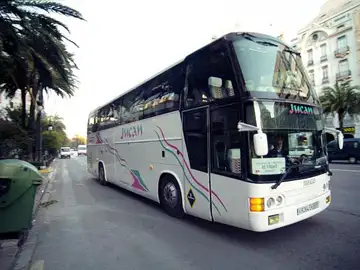 Los escolares fueron transbordados a otro autobús (imagen de archivo) Los escolares fueron transbordados a otro autobús (imagen de archivo)