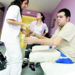 Cada mañana, Sergio trabaja con sus nuevas prótesis: «Dan mucho calor, aunque todo es acostumbrarse»