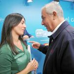 Javier Arenas, con Rosario Soto, ayer en la sede del PP andaluz