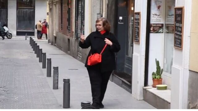 Clara Obligado durante el paseo