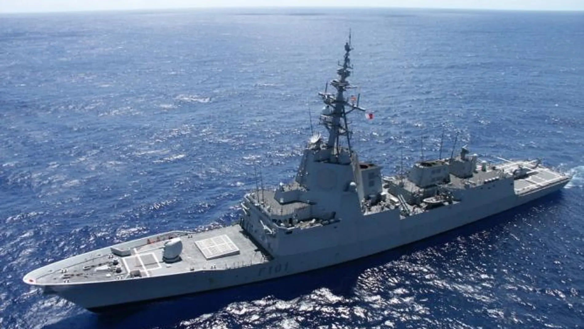 La fragata ‘Álvaro de Bazán' realiza ejercicios con el Grupo de Combate del portaaviones ‘Enterprise'
