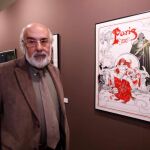 Esteban Maroto junto al personaje Red Sonja, de «Conan»