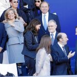 Una de las imágenes más destacadas del desfile fue la conversación entre Rajoy y Rubalcaba