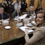 Báñez responde a los sindicatos que la reforma laboral es constitucional