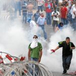 La violencia se apoderó ayer de las calles de Beirut tras el funeral del jefe de Inteligencia asesinado en el atentado del viernes