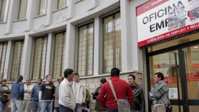 El paro costará 27.000 millones este año, un 40% más de lo previsto