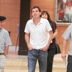 Los abertzales, encabezados por Tasio Erkizia (izquierda), avalaron ayer el plan de Patxi López