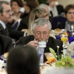 Sindicatos y CEOE pactan alzas salariales inferiores al 1% hasta 2014