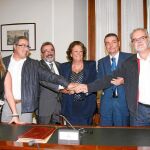 La alcaldesa de Valencia junto a la patronal valenciana y los sindicatos