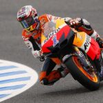 Stoner devuelve el golpe en Jerez