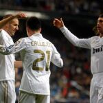 Los jugadores Jose Callejon, Karim Benzema y Sergio Ramos celebran un gol