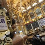 El Ibex pierde el 0,92 % por el mal comportamiento de la banca