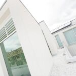 Un «patio inglés» para lograr luz y ventilación natural