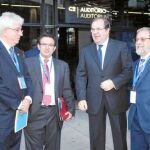 Herrera charla con el consejero de Educación, Juan José Mateos, y los rectores de las universidades de León, Burgos y Valladolid, Ángel Hermida, Alfonso Murillo y Marcos Sacristán, tras presentar el proyecto en Madrid