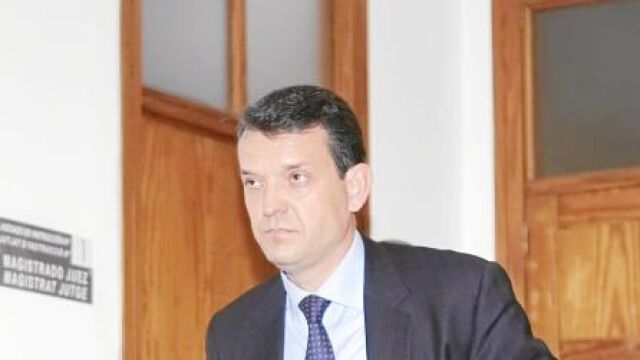 Los imputados Vela y Lobón dimiten a petición de Fabra