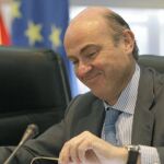 De Guindos ofrece austeridad en su estreno europeo