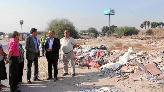Juan Espadas se desplazó hasta los terrenos afectados en la barriada de Padre Pío