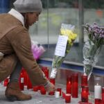 Velas y flores recuerdan a las fallecidas en la trágica noche de Halloween