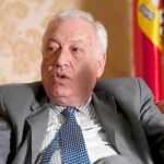 Fue diputado en el Congreso desde 1977. En 1994 comenzó su etapa como eurodiputado