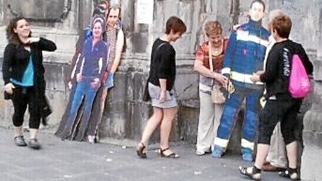 En Andoain, Bildu sacó a la calle foto, en tamaño real, de los presos etarras