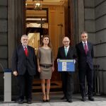 Montoro ha entrgado esta mañana los Presupuestos de 2013 al Congreso