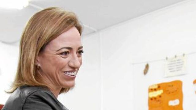 Carme Chacón votó ayer en un colegio electoral de Barcelona