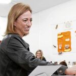 Carme Chacón votó ayer en un colegio electoral de Barcelona