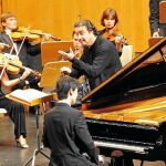 Para Mena, la dirección de orquesta es una carrera de fondo