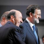 Los candidatos durante el debate
