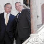 Isidro Fainé y Xavier Trias, ayer, en el interior del Palau Macaya
