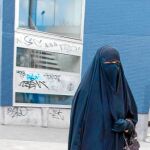 La normativa municipal prohíbe el uso de prendas que oculten el rostro