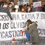En el acto en recuerdo de las víctimas, el Sindicato de Estudiantes cargó contra el Gobierno municipal. Mientras el padre de Katia, una de las jóvenes fallecidas, mostraba su confianza en la Justicia.