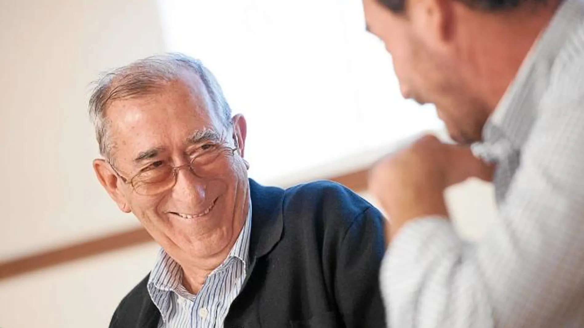 Los 75 años de los que puede presumir el padre Vicente Berenguer no le impiden continuar «maquinando» proyectos sin descanso. Al menos, eso se adivina a pesar de la discreción y humildad que acompaña siempre a sus actuaciones.