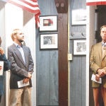 Diez electores registrados votan ayer en la pequeña ciudad de Dixville Notch (Nuevo Hampshire)