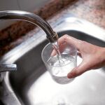 La reducción del consumo se refleja en la luz agua y basuras