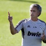 Mourinho, durante un entrenamiento en Valdebebas