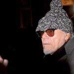 Gary Glitter (a la izda.) ha sido el primer detenido en relación al escándalo del presentador de la BBC Jimmy Savile