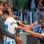 Los jugadores del Málaga celebran el gol de Joaquín