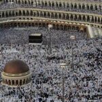 Peregrinos musulmanes rezan en 2012 en el centro de la Gran Mezquita de Haram Sharif en La Meca