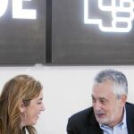 Las «presiones» del círculo de Griñán lo dejan «contra las cuerdas»