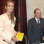 La Infanta Elena y el presidente de la RAE, José Manuel Blecua, ayer
