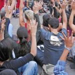 Varias decenas de «indignados» volvieron a reunirse ayer en asamblea en Jacinto Benavente