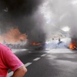 Los mineros agreden a un alcalde y lanzan cohetes a un helicóptero