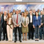 El secretario general del PSPV, Jorge Alarte, ayer tras la reunión del Comité Electoral Nacional junto a todos los candidatos socialistas al 20N por la Comunitat