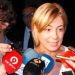 Sonia Castedo atiende a los medios de comunicación, en una imagen de archivo