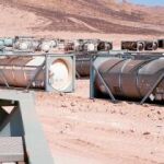 El fin de la misión de la OTAN podría facilitar el contrabando de material militar que poseía Gadafi. En la imagen, contenedores de productos químicos que el régimen almacenaba en el desierto